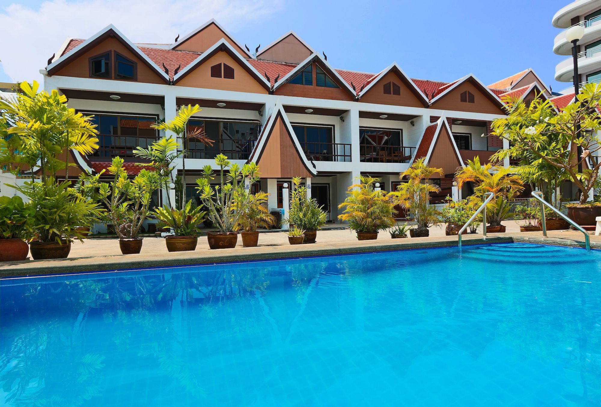 Corrib Village South Beach Паттайя Экстерьер фото
